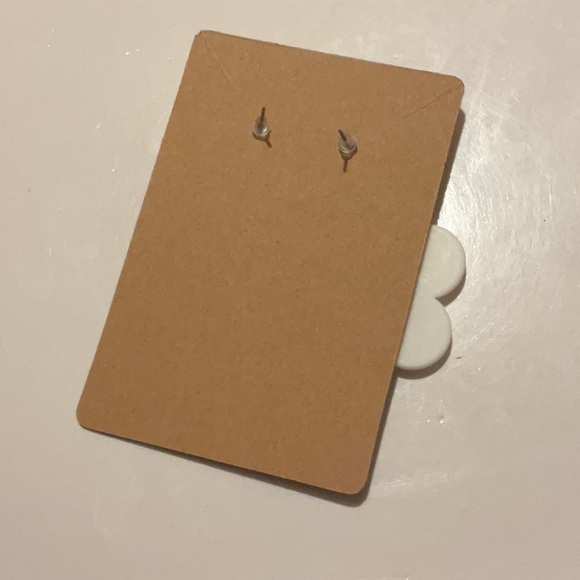 Fashion Jewelry White Flower Earrings - Picture 3 of 3